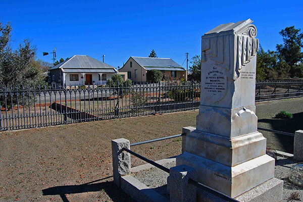 Monument to Reverend Pieter Rossouw in the NG Kerk Grounds
