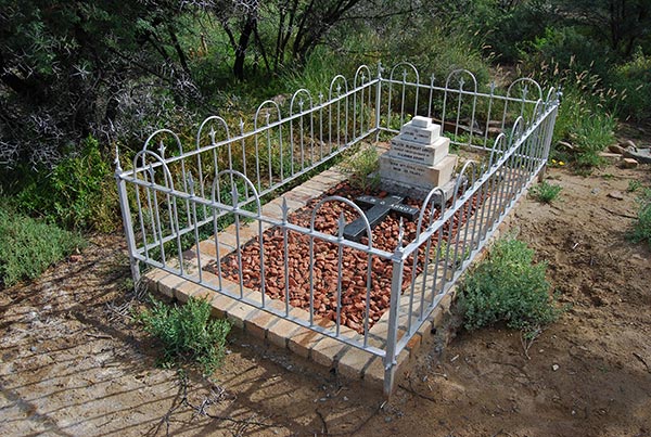 The Englishman's Grave lies in a secluded spot just outside Merweville on the road to Prince Albert Road