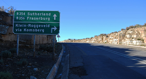 At the summit of the Verlatekloof Pass the traveller reaches the turnoff to the Komsberg and the Moordenaars Karoo